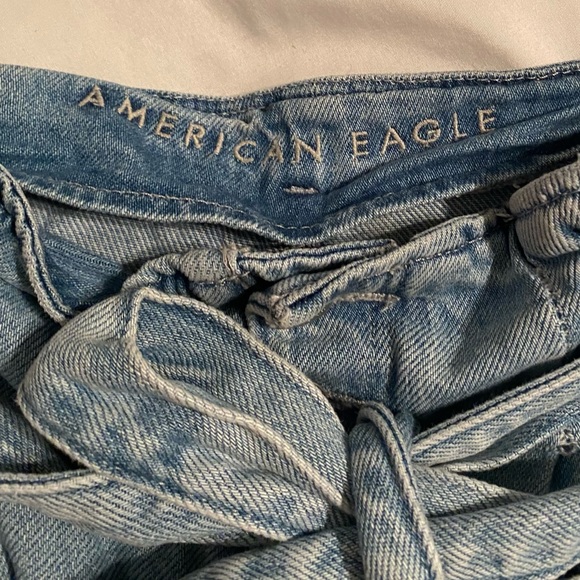 American Eagle Ruffled Paper Bag Shorts - Picture 3 of 5